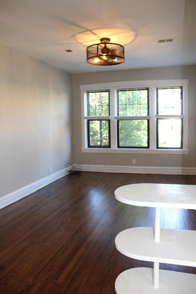 Building Photo - 5024 N Winthrop Ave