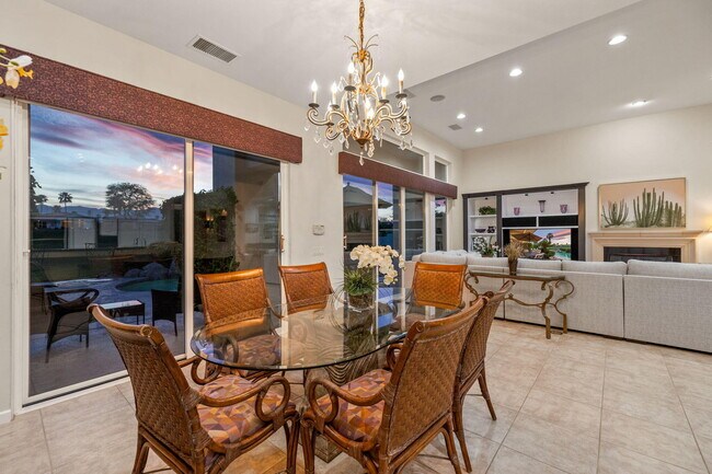 Building Photo - 727 Arrowhead Dr