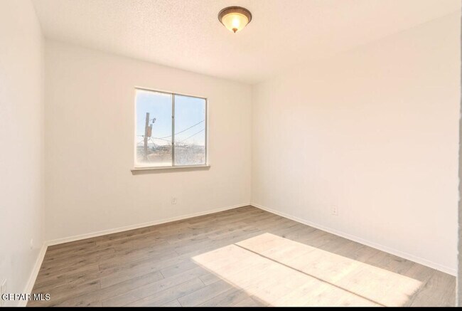 Building Photo - 226 Moon River St