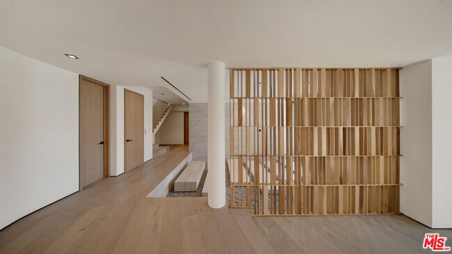 Building Photo - 8765 Hollywood Blvd