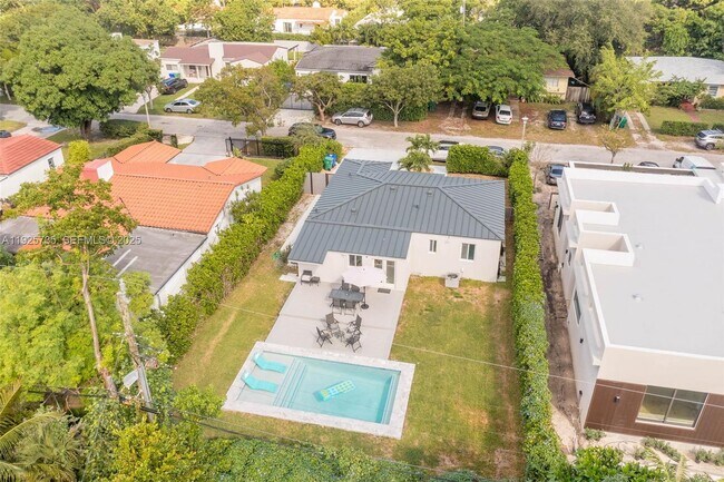 Building Photo - 260 NE 46th St