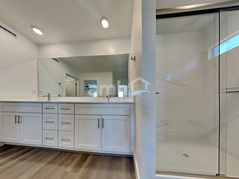 Building Photo - 9492 Tee Pee Ln.