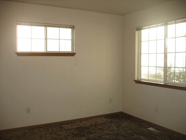 Building Photo - 2bed, 1bath, 950 Sq.ft. apartment - Mounta...