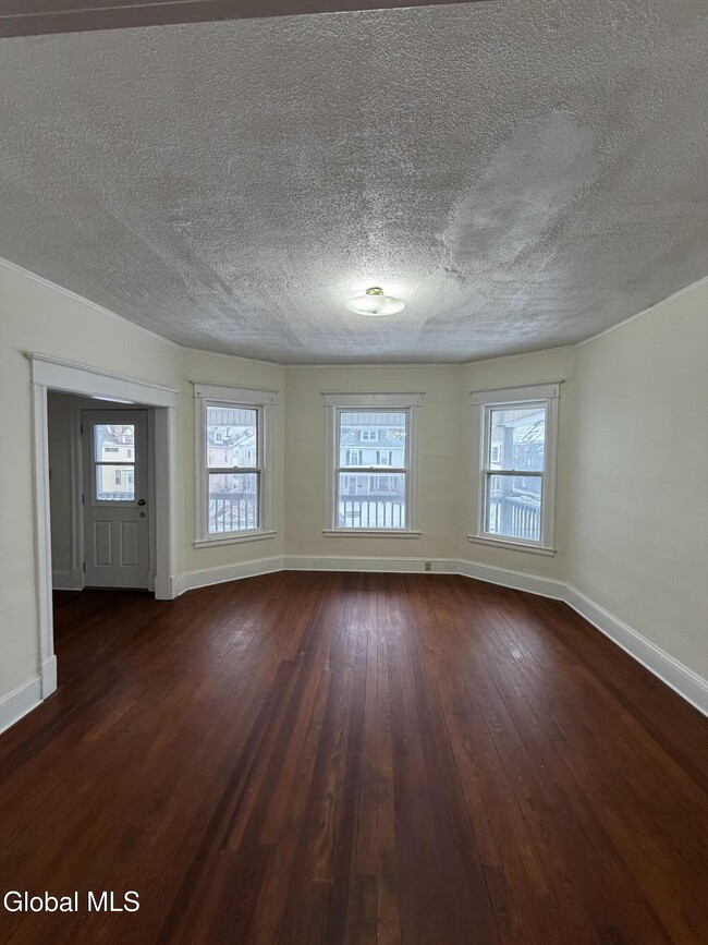 Building Photo - 1111 Parkwood Blvd