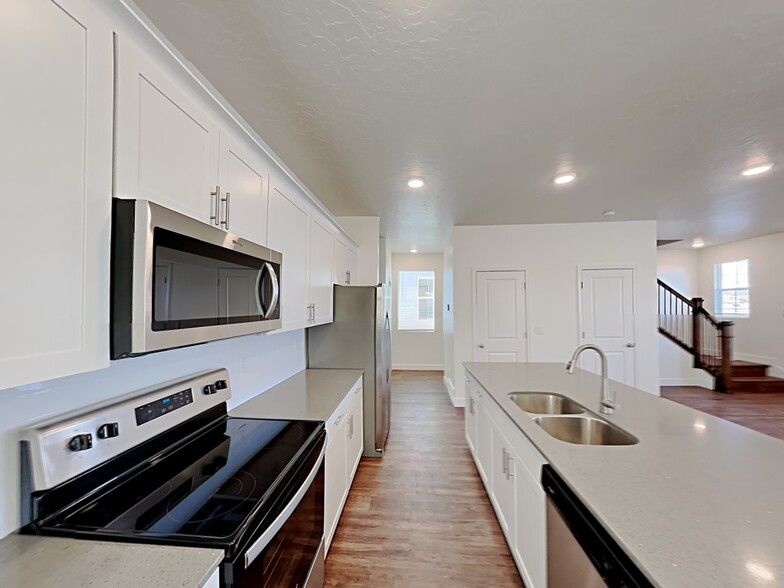 Building Photo - 6584 Old Forest Dr