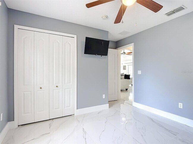 Building Photo - 4934 Lazy Oaks Way