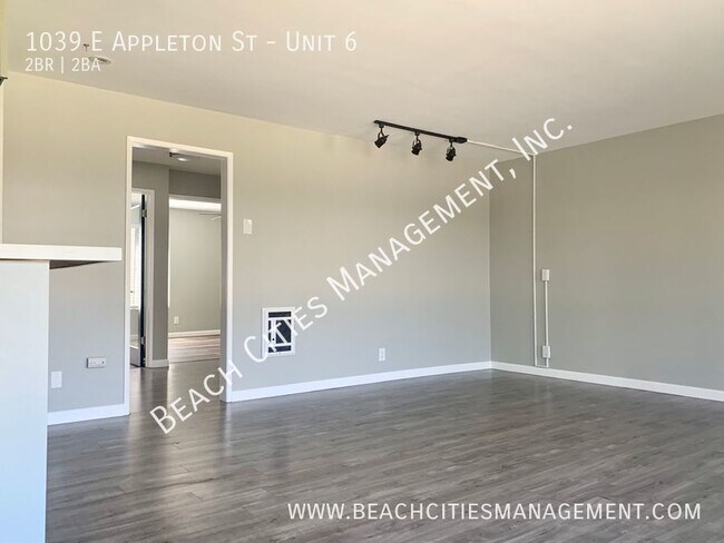 Building Photo - 1039 E Appleton St