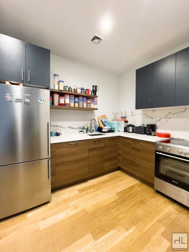 Building Photo - Stylish and Modern 1-Bed 1-Bath with Priva...