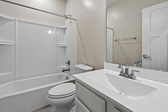 Building Photo - 949 Centurion Cir