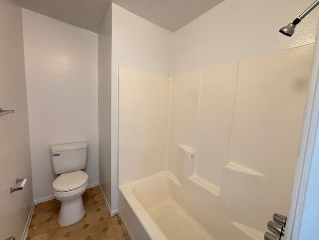 Building Photo - East Palmdale Townhouse