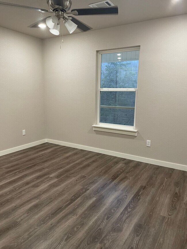 Building Photo - Three Bedroom/Two Bath home---Ask about Move In Special