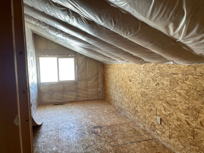 Building Photo - Check out this 3 bedroom, 2 1/2 bath, 2 ca...