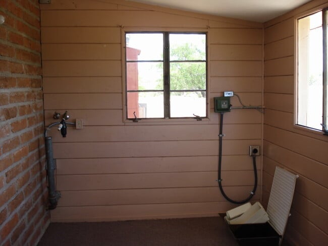 Building Photo - Peaceful Setting in J-Six