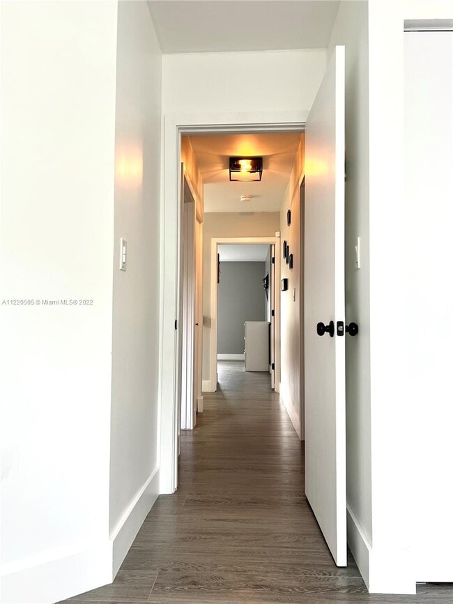 Building Photo - Amaretto