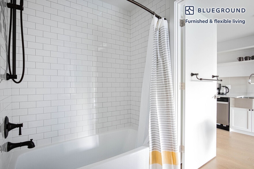 Building Photo - 3 Tingey Sq SE