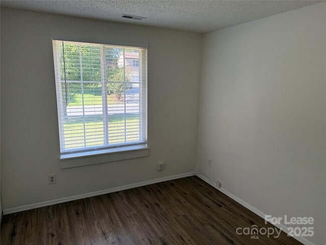 Building Photo - 11602 Green Willow Ln