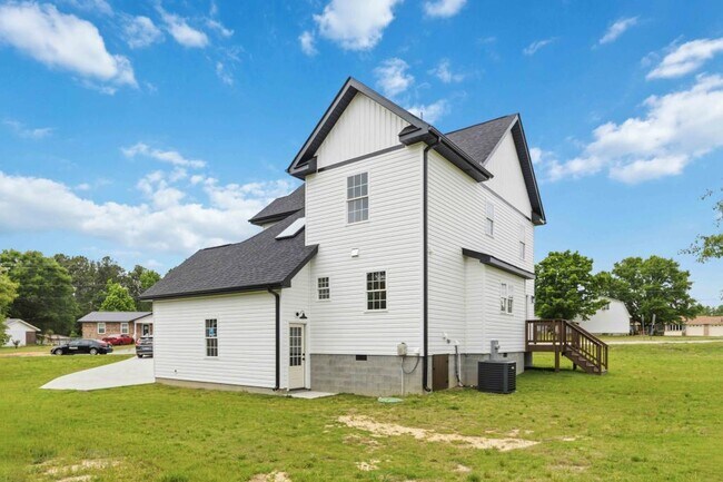 Building Photo - 305 Tribble St