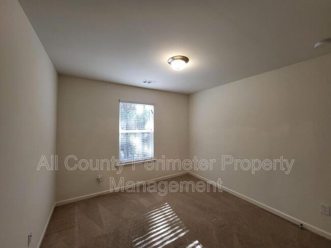 Building Photo - 5163 Madeline Pl