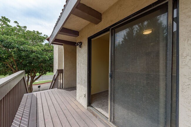 Building Photo - Spacious SDSU Townhome For Rent!