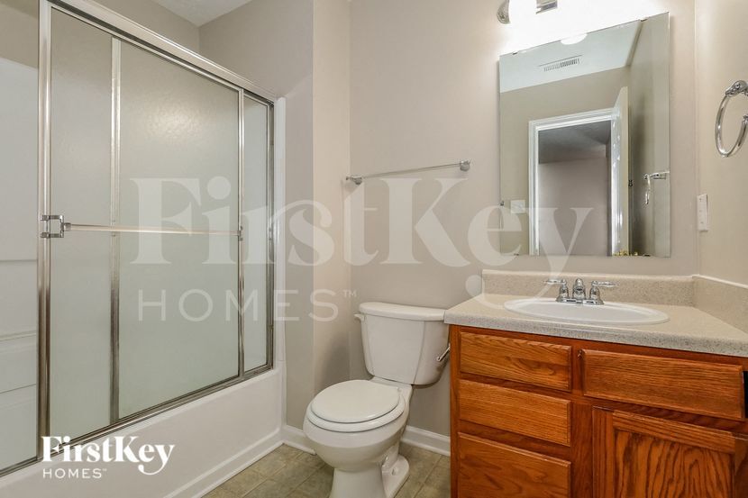 Building Photo - 919 Littleton Dr