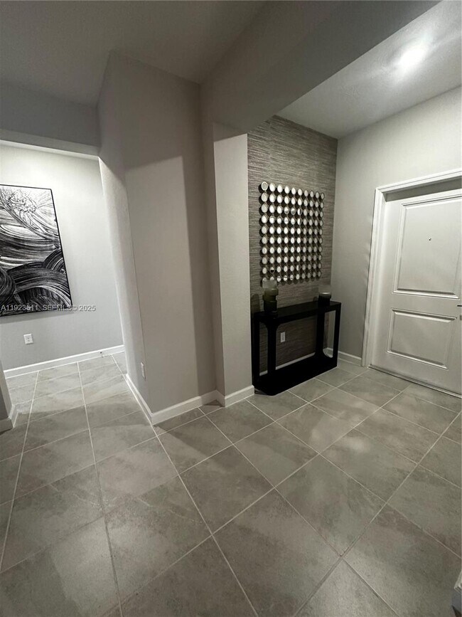 Building Photo - 2288 SE 30th St