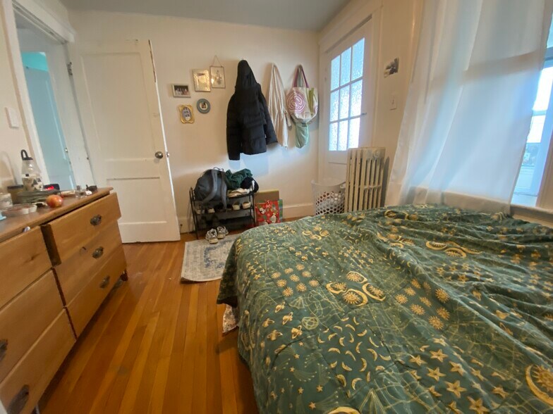 Building Photo - 14 Stockwell St