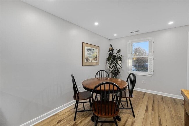 Building Photo - 208 Marlborough St