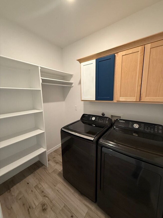 Building Photo - Beautiful home in Sonoma Springs! 4bed, 2.5 baths