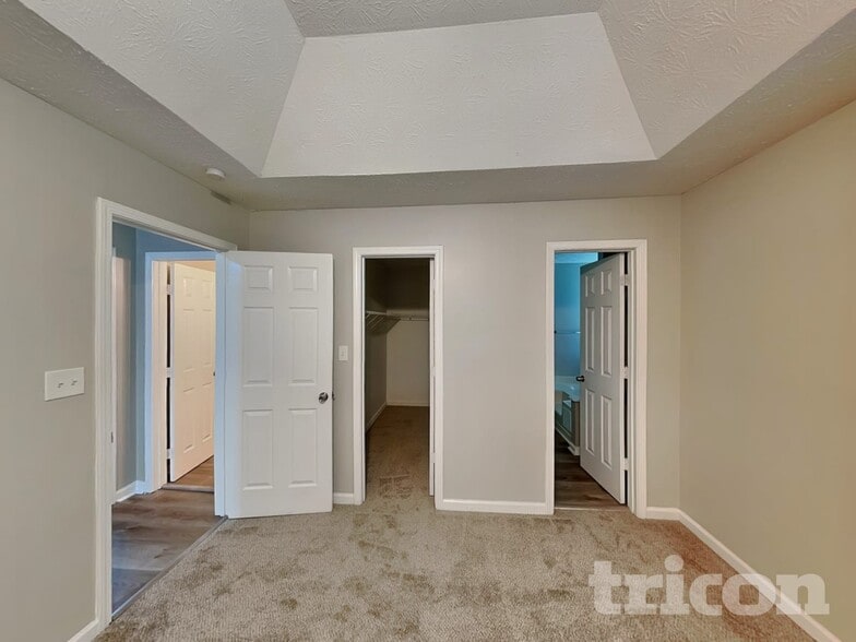 Building Photo - 172 N White Pines Dr