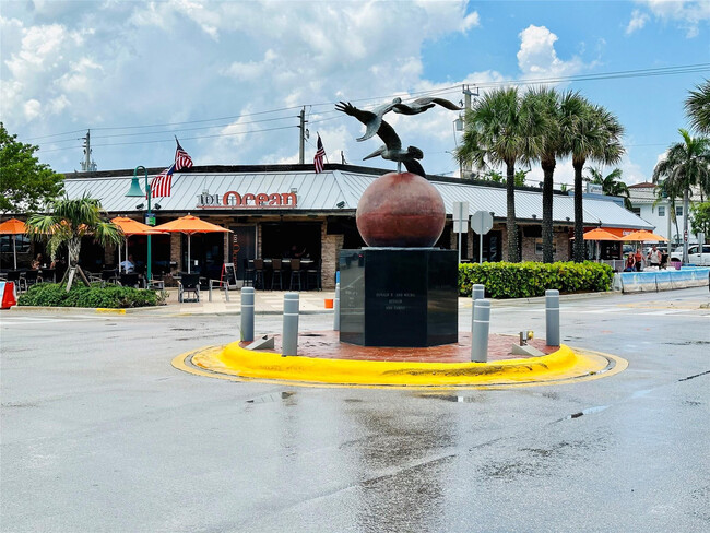 Building Photo - 3220 Oleander Way