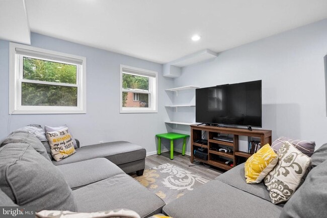 Building Photo - 7409 Aspen Ave