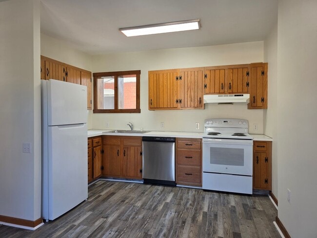 Building Photo - 420 W 22nd St