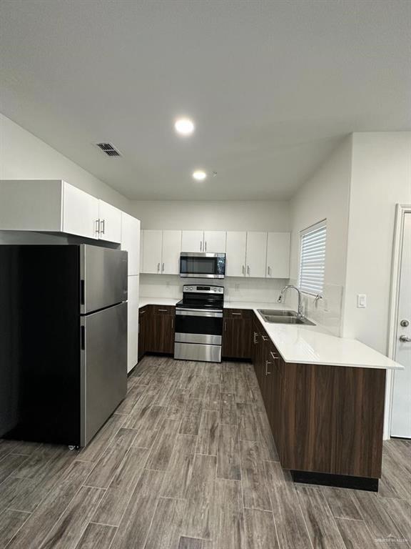 Building Photo - 302 Sylvia Handy Dr