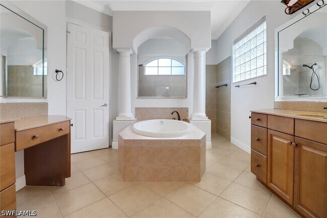 Building Photo - 11128 Sierra Palm Ct