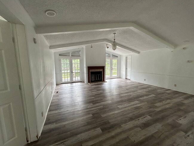 Building Photo - 40247 Mathews Rd