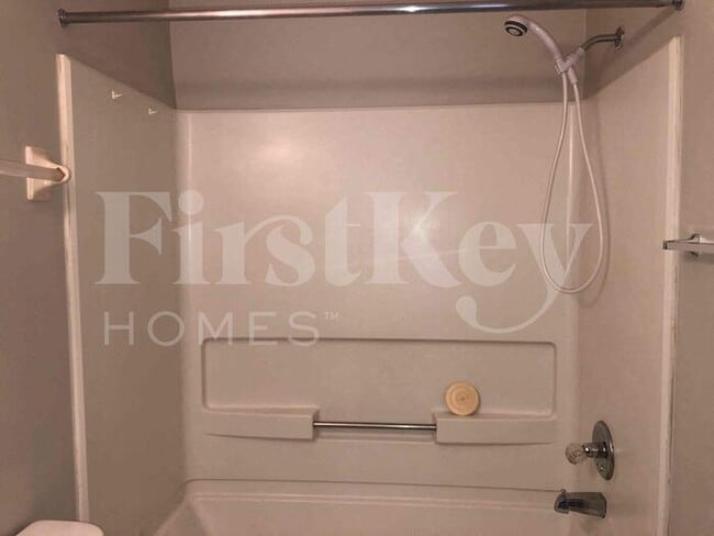 Building Photo - 5923 Willow Springs Dr