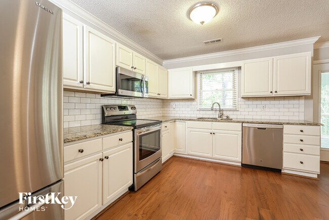 Building Photo - 790 Somerset Dr