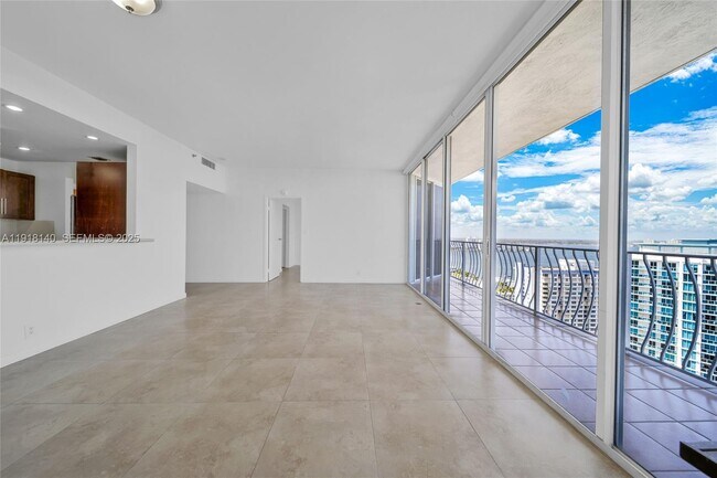 Building Photo - 7601 E Treasure Dr