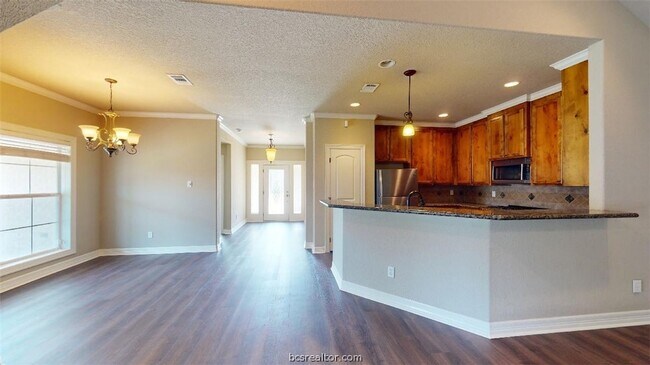 Building Photo - 3925 Devrne Dr