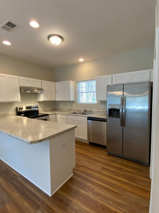 Building Photo - One level 3 bedroom 2 bath home
