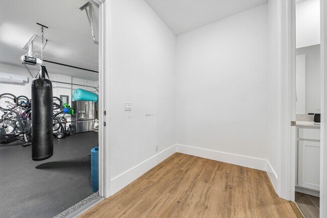 Building Photo - 655 Hookline Cir