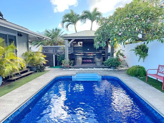 Building Photo - Wailuku Heights Executive Style 3Bed/2Bath Furnished Upstairs Home - Pool w/ cabanas - Most Utili...