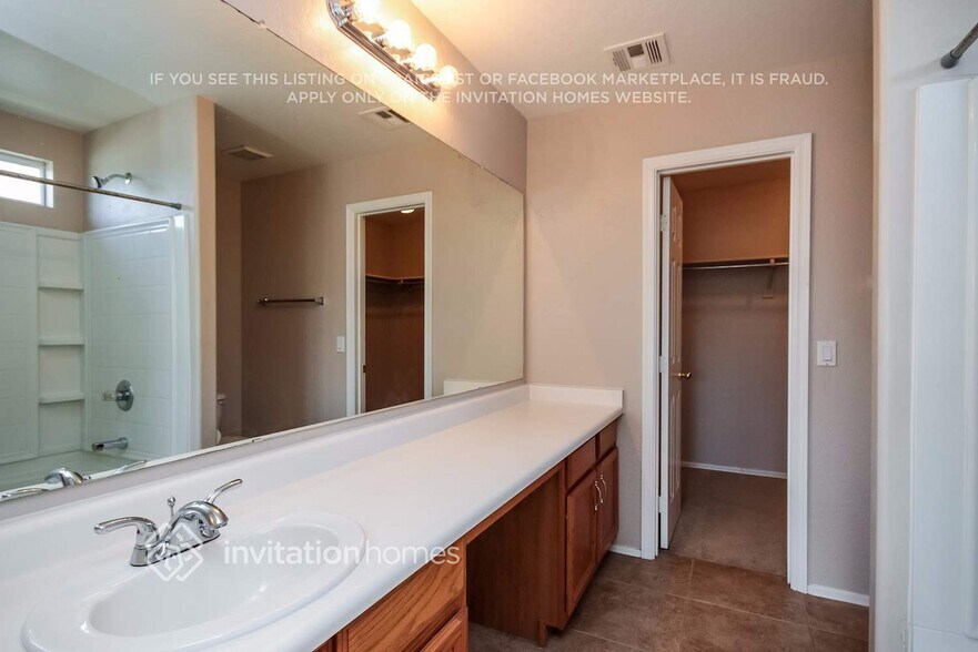 Building Photo - 14868 W Columbine Dr