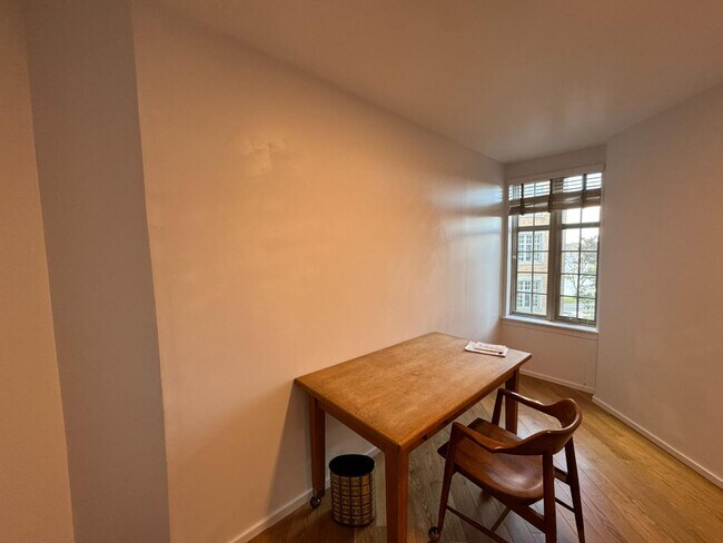 Building Photo - 1525 N Front St