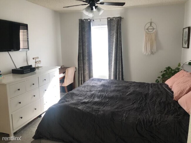 Building Photo - 2 br, 2 bath Condo - 10367 Azuaga st