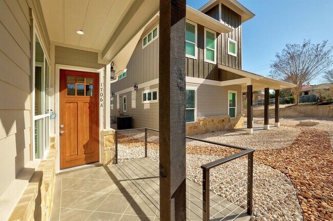 Building Photo - 1702 Cedar Bend Dr