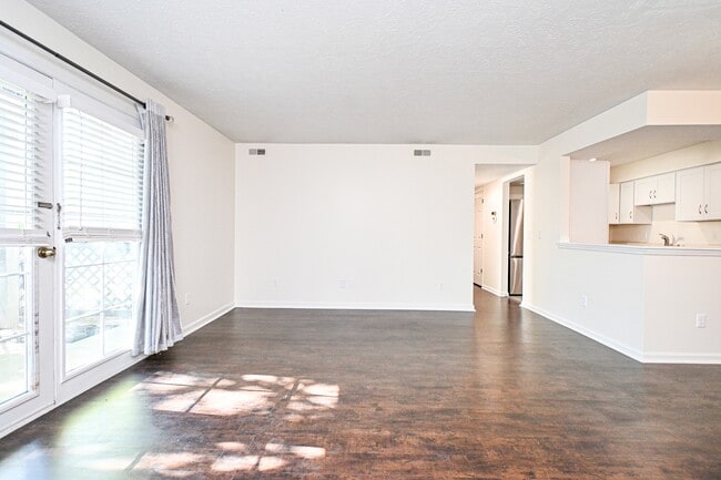 Building Photo - 3021 Stratford Ct