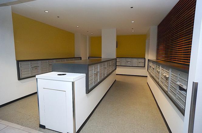 Building Photo - 235 W Van Buren St