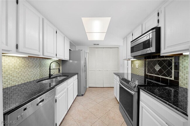 Building Photo - 3052 Kings Lake Blvd