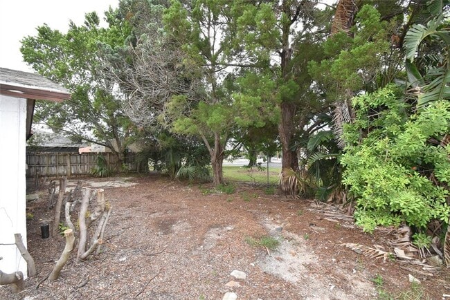 Building Photo - 7615 Karen Dr